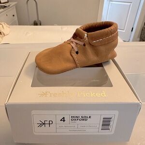 Freshly picked size 4 mini sole Oxford color cedar